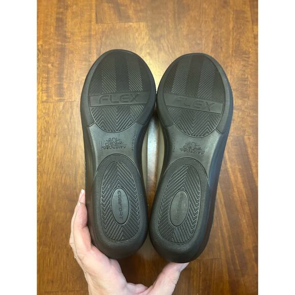 LifeStride Impact Slip On’s in taupe, Sz 8.5 m - Picture 4 of 10